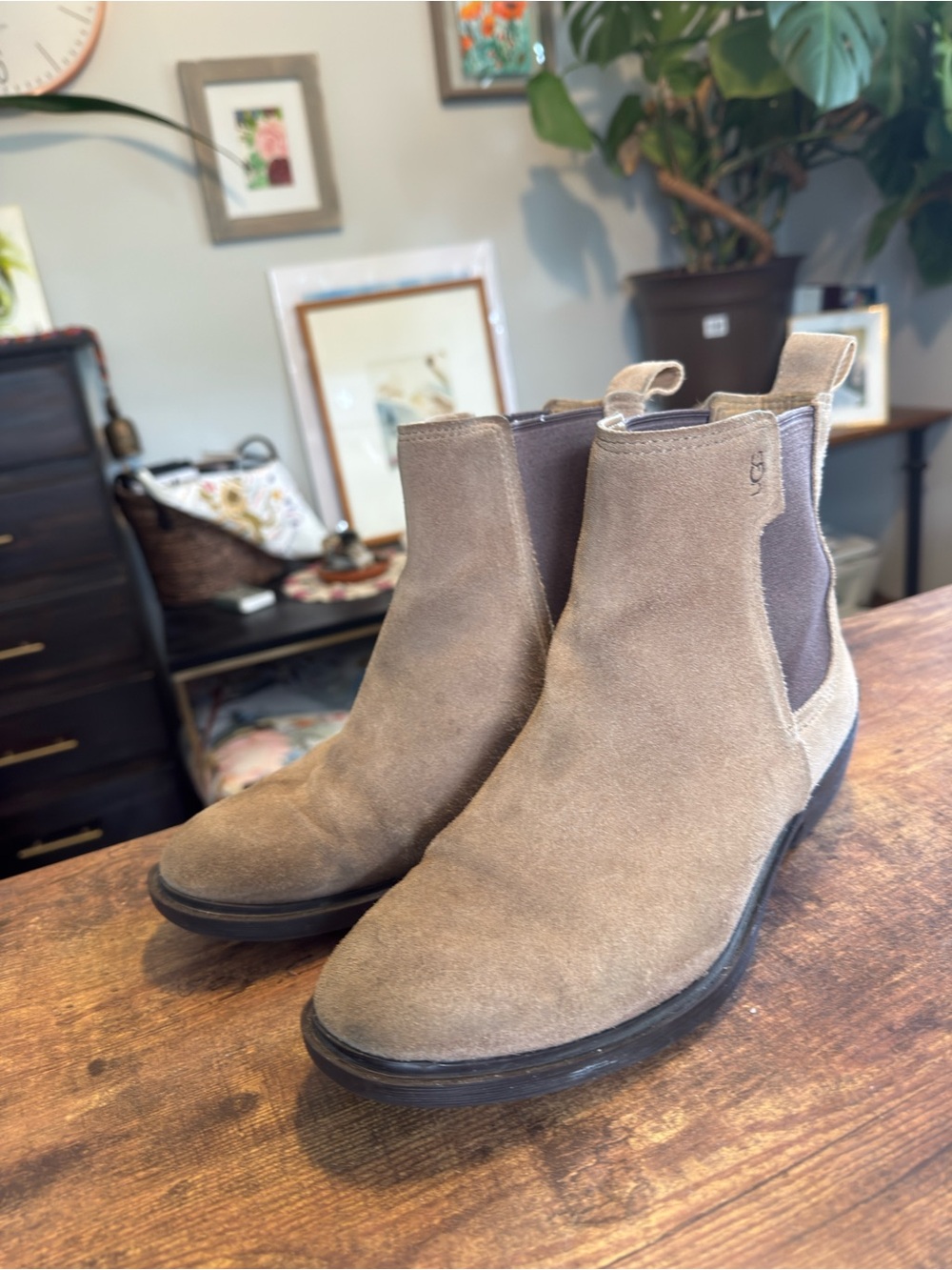 UGG Women's Suede Chelsea Booties - Taupe